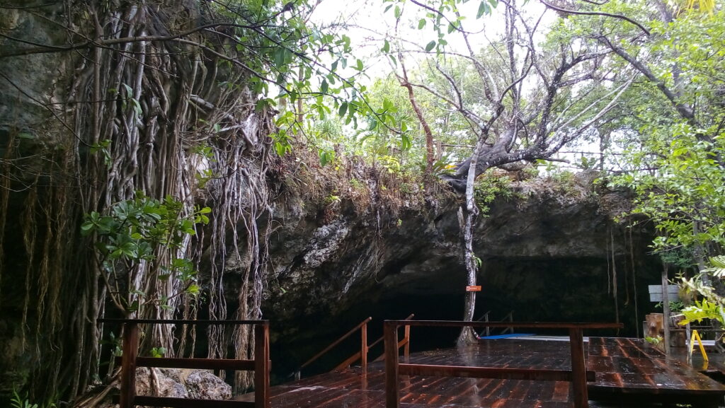 Cenote Nohoch Nah Chich
