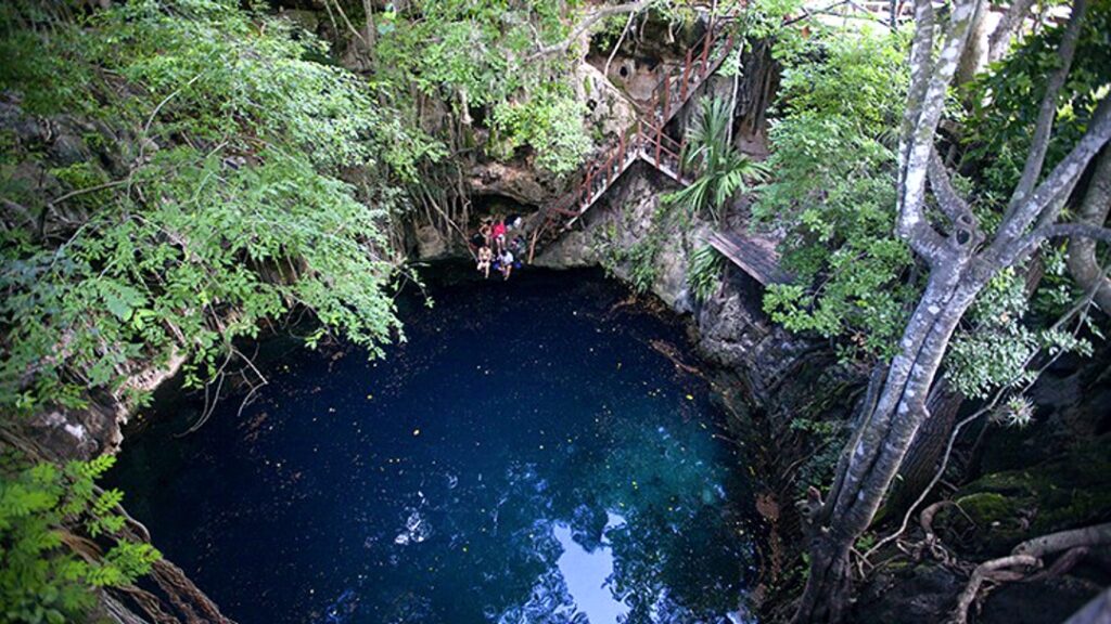 Cenote Yaal Utsil