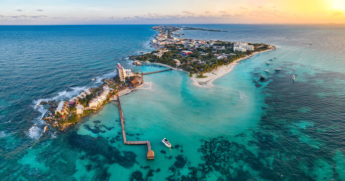 Isla Mujeres, Quintana Roo, Mexico — photo by Jose Pablo Dominguez on Unsplash