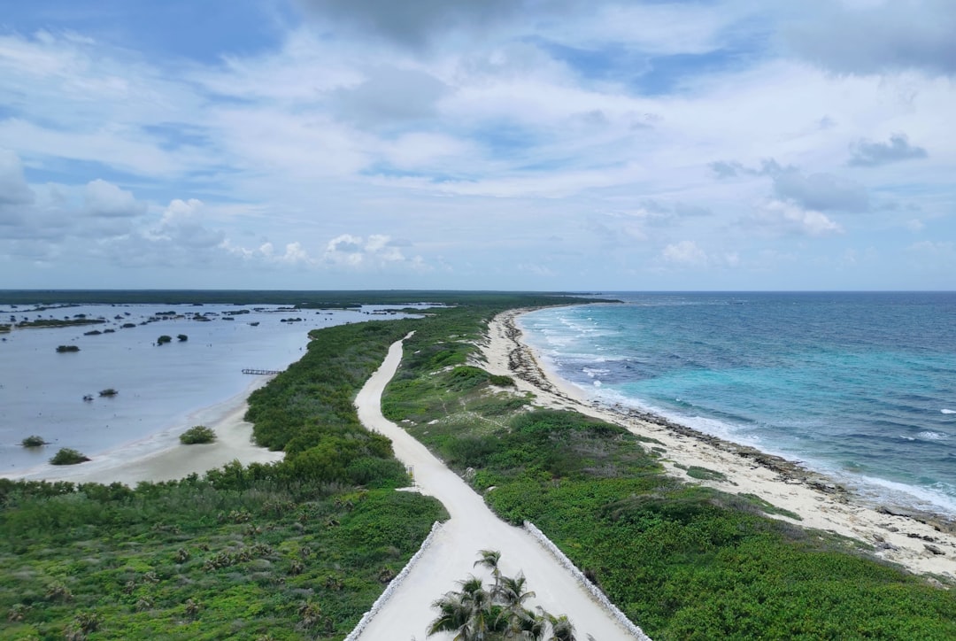 Path toward turquoise Caribbean water on Isla Mujeres